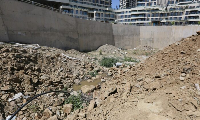 ASKİ İmrahor Vadisi’nde açıktan akan kanalizasyon hattını yeniliyor