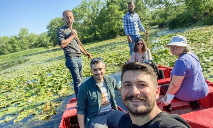 Aslıhan Gürbüz ayıyı biberonla besledi