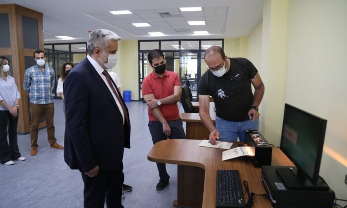 ASÜ’de engelsiz kütüphane teknolojik altyapısıyla dikkat çekiyor