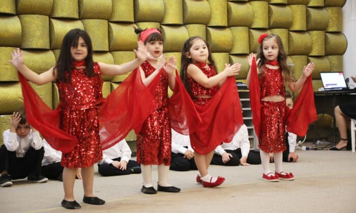 AtaÇocuklu miniklerden unutulmaz yıl sonu gösterisi