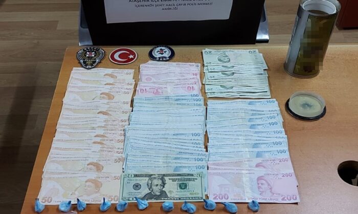 Ataşehir’de kuryenin motosikletinde uyuşturucu madde ele geçirildi