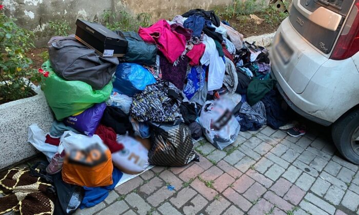 Ataşehir’de tekstil kumbarasını soyan hırsızlar yakalandı