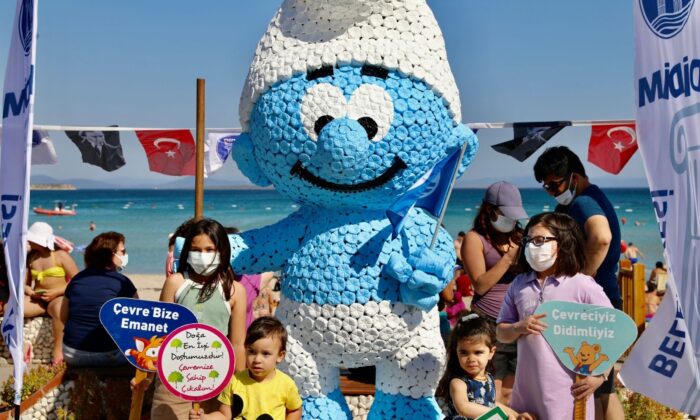 Atık pet şişeler sanat eserine dönüştü