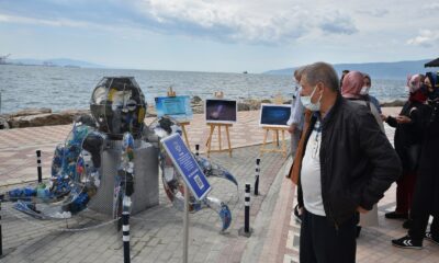 Atıklar ahtapot gibi denizi sarmış