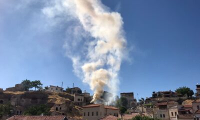 Avanos’ta metruk alanda çıkan yangın esnafın da yardımıyla söndürüldü