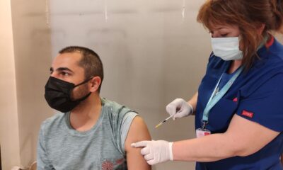 AVM’lerde alışveriş yapıp aşılarını oluyorlar