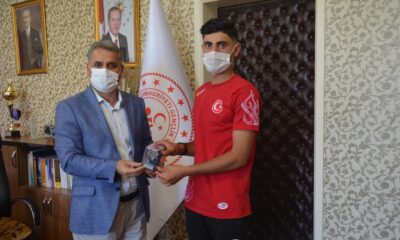 Avrupa üçüncüsü sporcuya hediye