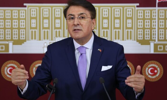 Aydemir: ‘Gençleri istismar eden siyasetçileri kınıyoruz’