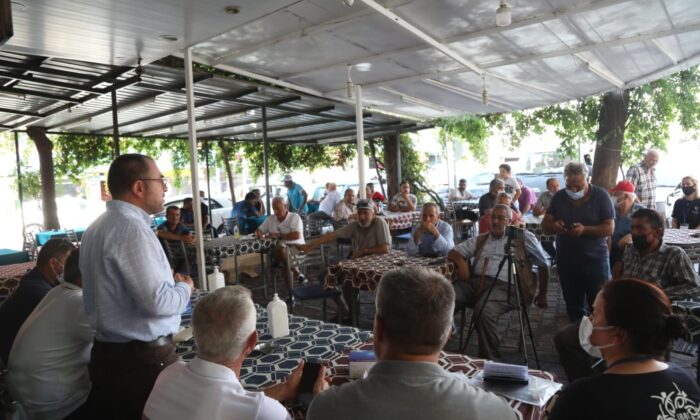 Aydın Büyükşehir bürokratları ’Büyükşehir Sahada’ projesi kapsamında vatandaşları dinliyor