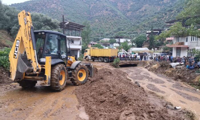 Aydın’da sağanak yağış etkili oldu
