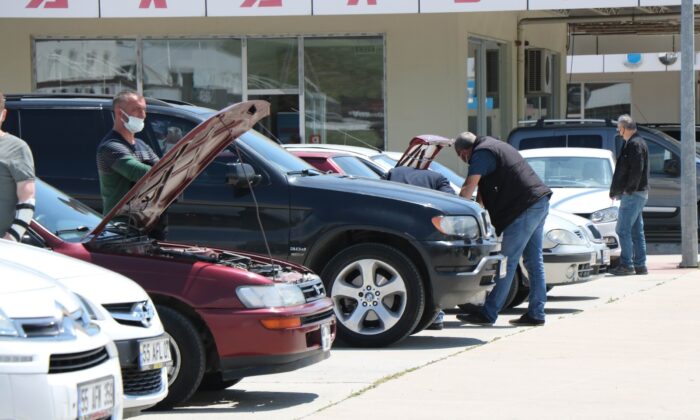 Aylar sonra açılan 2. el oto pazarı alıcıyı da satıcıyı da memnun etmedi