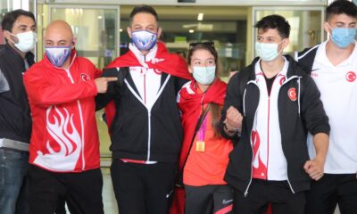 Ayşe Begüm Onbaşı’ya İzmir’de coşkulu karşılama