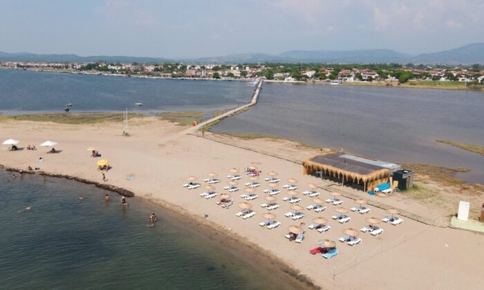 Ayvalık’a iki mavi bayrak daha