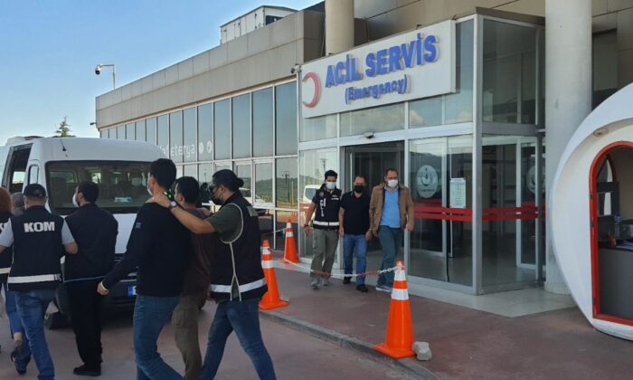 Ayvalık’ta FETÖ şüphelileri kaçak göçmenler gibi denizde yakalandı