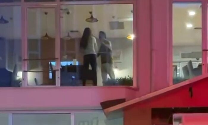 Azarladığı kadına tokat attı: O anlar kamerada