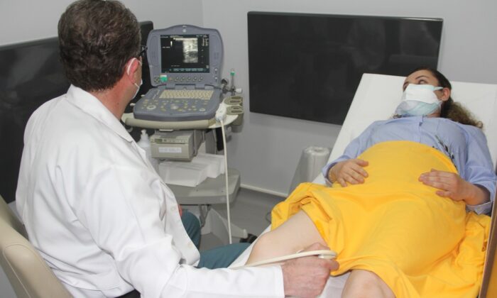 Bacaklardaki ağrı ve şişliğe dikkat: Toplardamar yetmezliği belirtisi olabilir