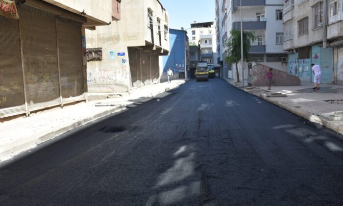 Bağlar Belediyesi, şehir merkezinde köstebek yuvasına dönen yolu modernize etti