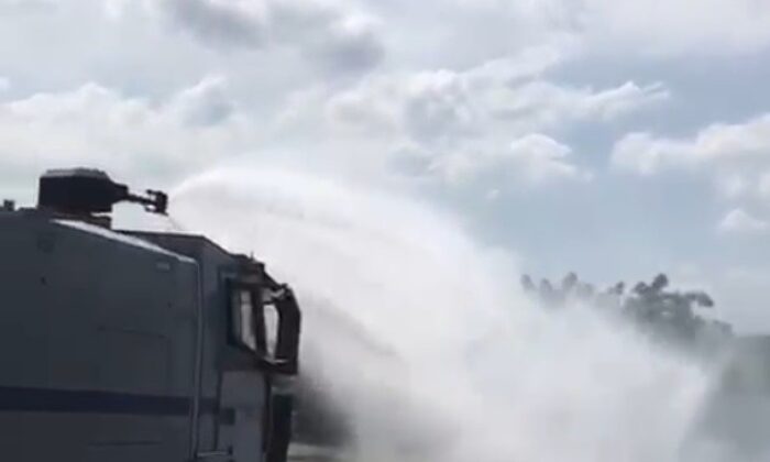 Bahçede çıkan yangını TOMA söndürdü