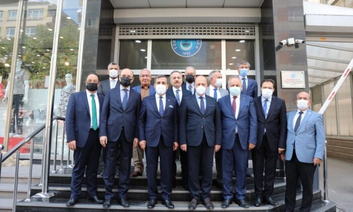 Bakan Bilgin, Türkiye Kamu-Sen’i ziyaret etti