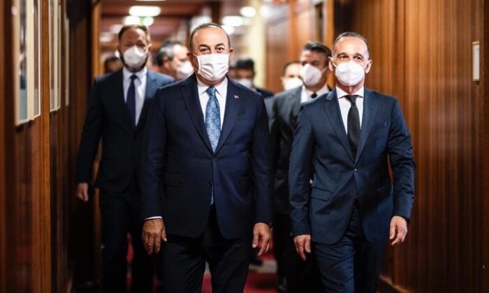 Bakan Çavuşoğlu, Alman mevkidaşı Maas ile görüştü