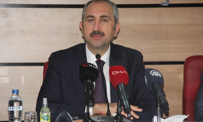 Bakan Gül: “Bir takım polemiklerle siyaset yapmanın Türkiye’ye hiçbir faydası yok”