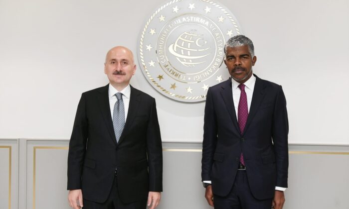 Bakan Karaismailoğlu, Angola Ulaştırma Bakanı Ricardo Viegas d’Abreu ile bir araya geldi