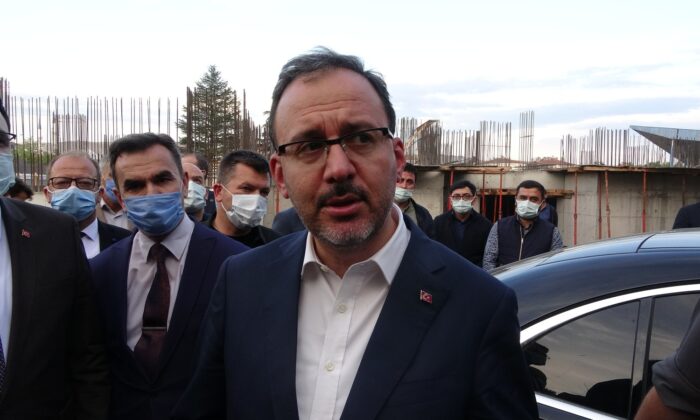 Bakan Kasapoğlu Çankırı’da yapımı süren havuz inşaatını inceledi