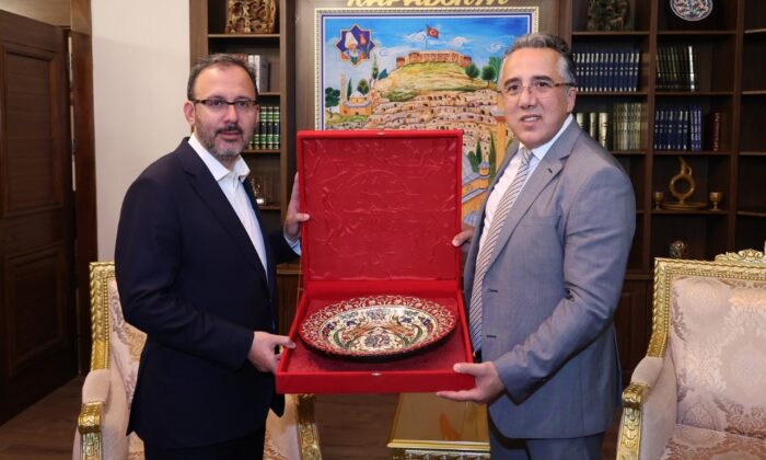 Bakan Kasapoğlu, Nevşehir Belediyesini ziyaret etti