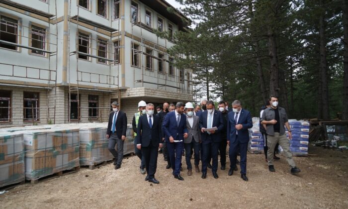 Bakan Kasapoğlu, şampiyon Kastamonu Belediyespor’u kutladı