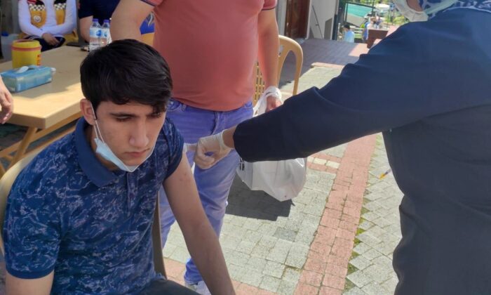 Bakan Koca’nın fotoğrafını paylaştığı Furkan o anları anlattı