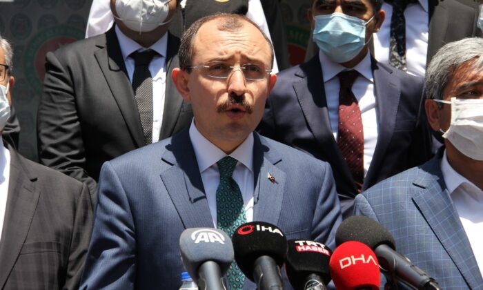 Bakan Muş: “Gümrüklerimizde zehir tacirlerine asla göz açtırmayacağız”