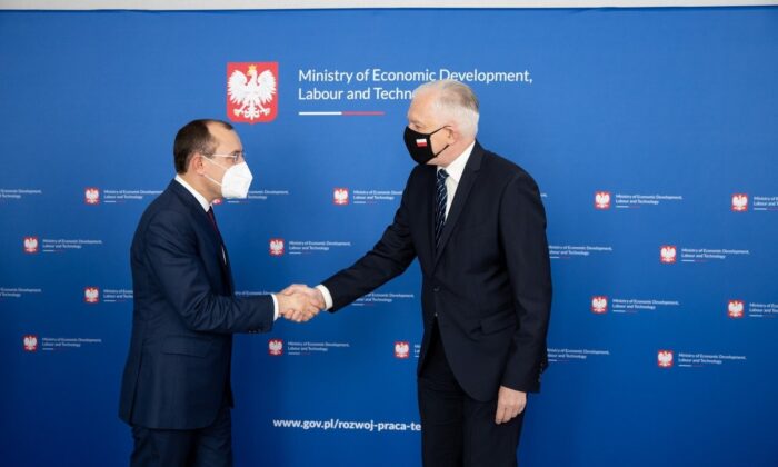 Bakan Muş, Polonya Kalkınma, Çalışma ve Teknoloji Bakanı Jaroslaw Gowin ile görüştü