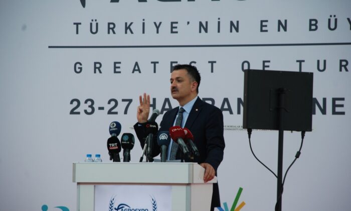 Bakan Pakdemirli: “Bitkisel üretimimiz 126 milyon tona, büyükbaş hayvan varlığımız ise 18,2 milyon başa yükselerek cumhuriyet tarihinin rekoru kırıldı”