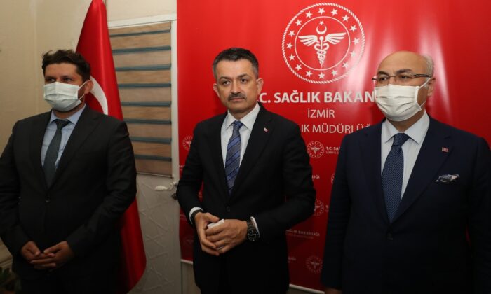 Bakan Pakdemirli, İzmir’de İl Sağlık Müdürlüğünü ziyaret etti
