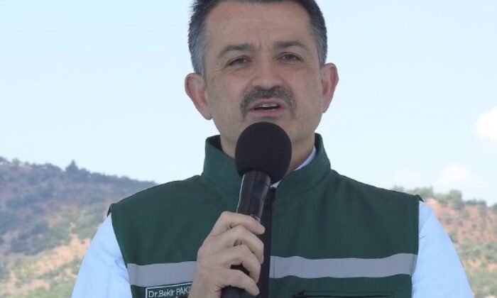 Bakan Pakdemirli, Kilis’te sektör temsilcileriyle bir araya geldi