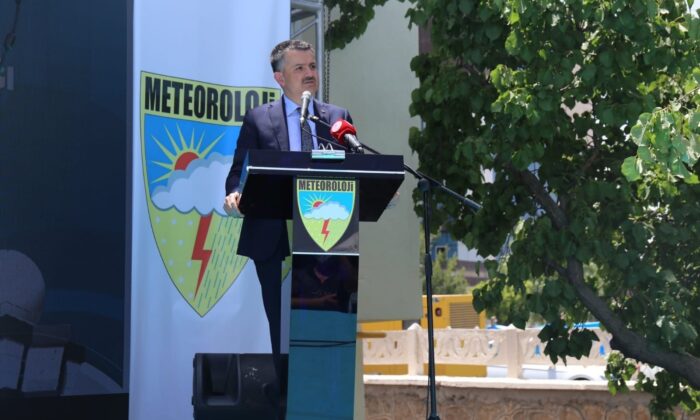 Bakan Pakdemirli: “Ülkemizde de, meteorolojik afetlerin sayıları ve şiddeti artış göstermeye başladı, gelecekte de bu artışların devam edeceğini söyleyebiliriz”