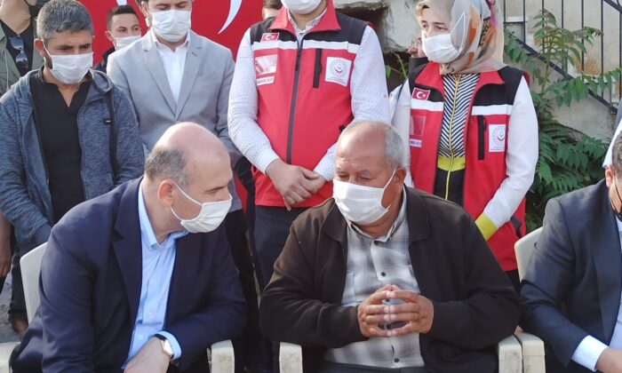 Bakan Soylu Afyonkarahisar’da şehit ailesini ziyaret etti