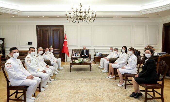 Bakan Soylu, Sahil Güvenlik Komutanlığı heyetini makamında ağırladı