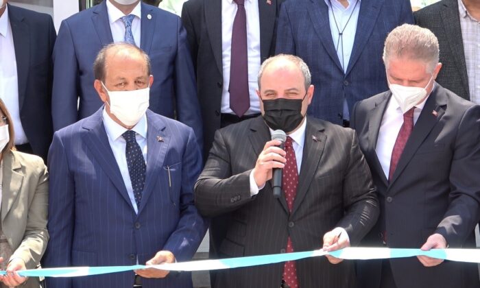 Bakan Varank: “Gaziantep gerçekten üreten bir şehir, Cumhur İttifakı’yla, belediye başkanlarıyla, odalarıyla gerçekten tam bir uyum içerisinde”