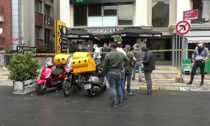 Bakırköy’de bir kafede şüpheli şahıs ile polis arasında arbede yaşandı