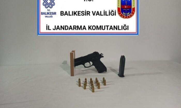 Balıkesir’de jandarma 13 aranan şahsa gözaltı