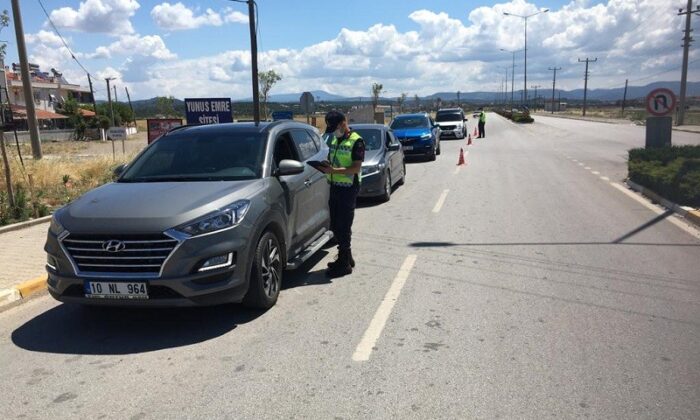 Balıkesir’de jandarma 8 aranan şahsı yakaladı