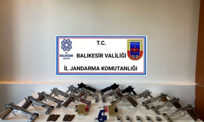 Balıkesir’de jandarmadan silah tacirine baskın