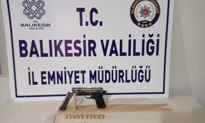 Balıkesir’de polis 12 aranan şahsı gözaltına aldı