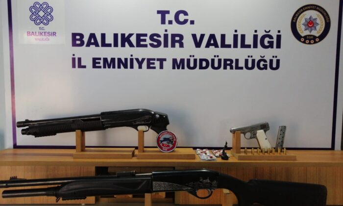 Balıkesir’de polis 24 aranan şahsı yakaladı