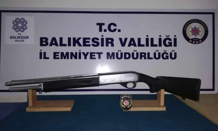 Balıkesir’de polisten 12 aranan şahsa gözaltı