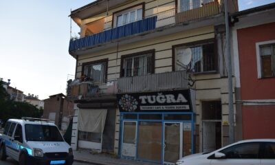 Balkondan düşen çocuğu vatandaşlar fark etti