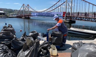 Bandırma’da 2 saatte denizden 200 torba çöp çıktı