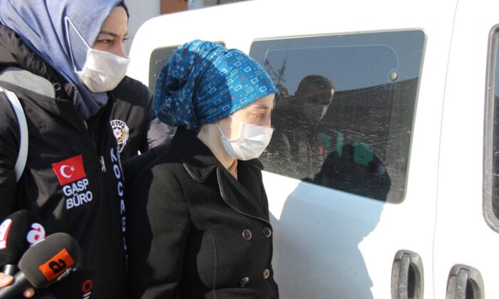 Banyoda doğurduğu bebeğini 9 yerinden bıçakladı