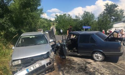 Bartın’da iki otomobil çarpıştı: 2 yaralı